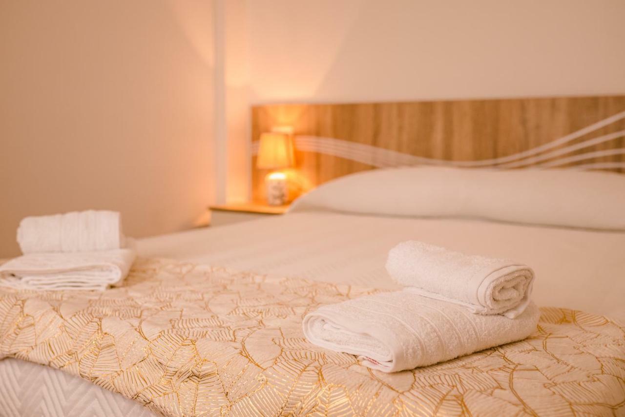Apartamentos Enteros O Lagar Melide Exteriör bild