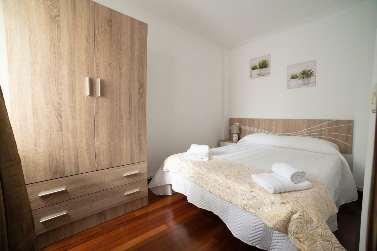 Apartamentos Enteros O Lagar Melide Exteriör bild