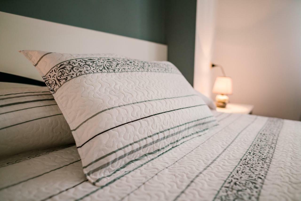 Apartamentos Enteros O Lagar Melide Exteriör bild