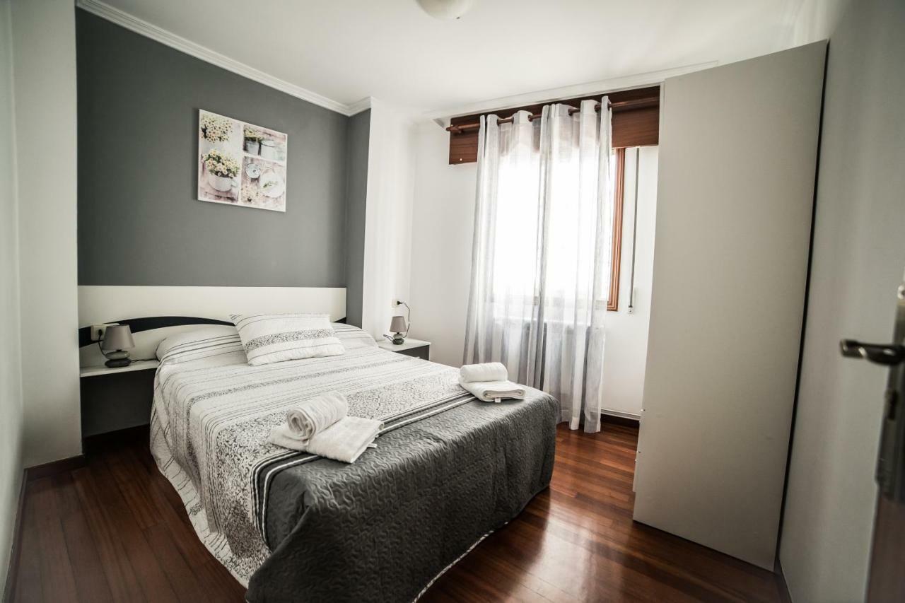 Apartamentos Enteros O Lagar Melide Exteriör bild
