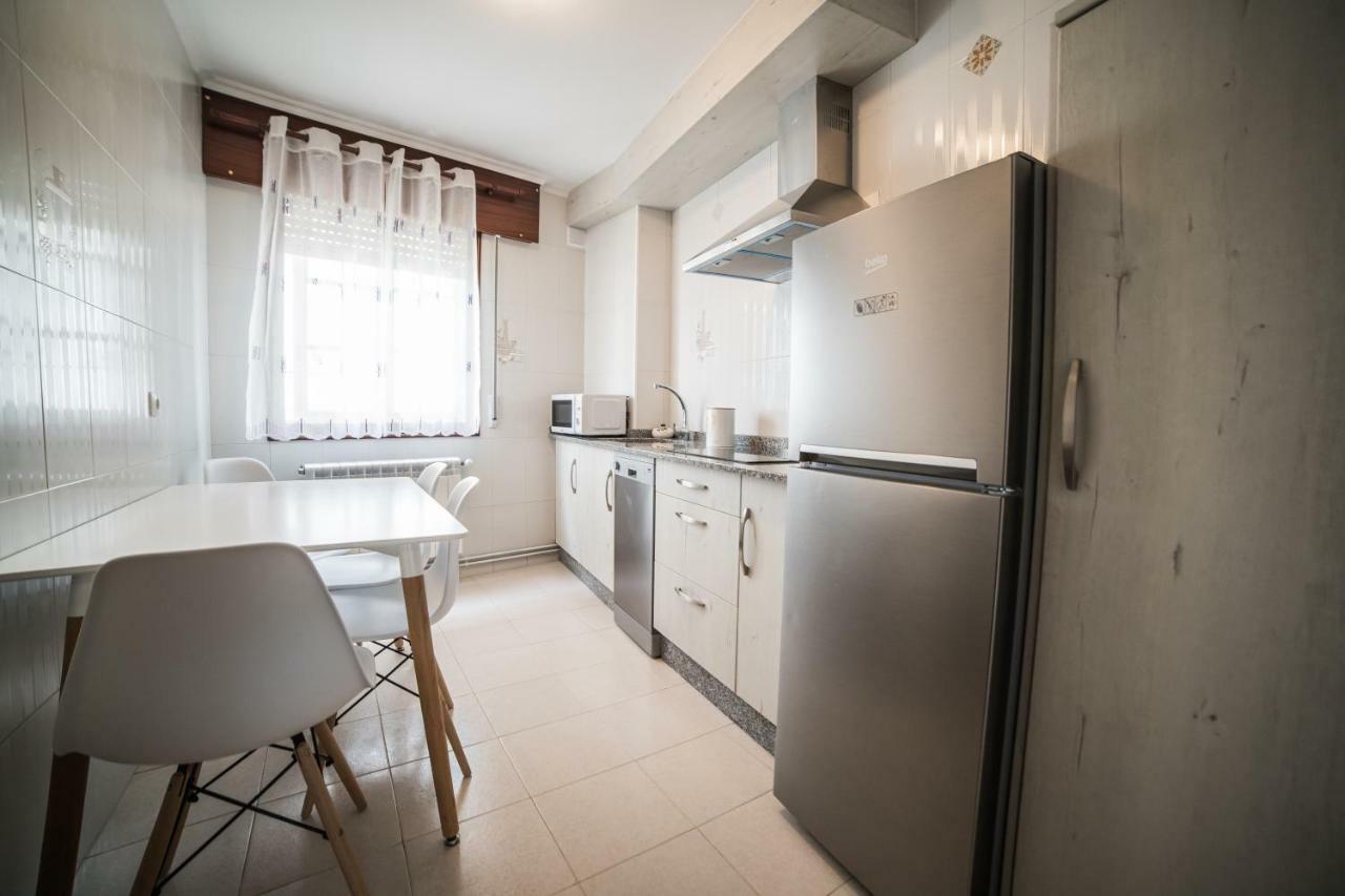 Apartamentos Enteros O Lagar Melide Exteriör bild