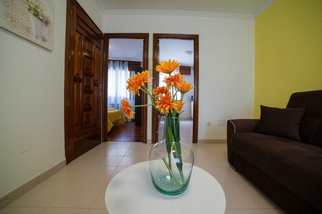 Apartamentos Enteros O Lagar Melide Exteriör bild